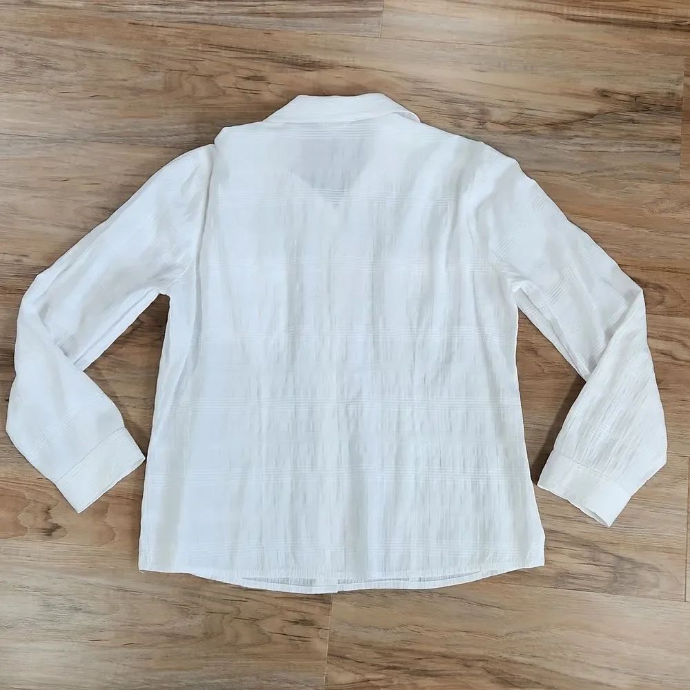 🔺️Christopher & Banks White Buttoned Long Sleeve Top Medium - Picture 2 of 14